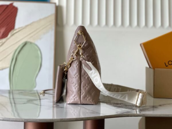 Louis Vuitton M12071 Coussin Hobo MM