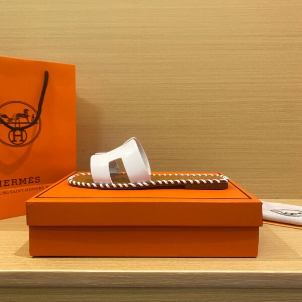 BC683768-EF01-A635-4C45-062F76D3ABA0.jpg Hermes Women's Oran Sandal