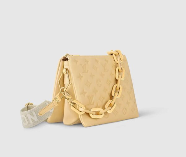 BD7B05C5-018B-268A-9153-050139AB8BAF.jpg Coussin PM M25112