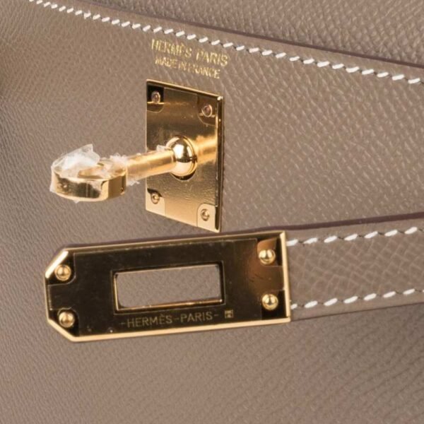 C100CBD3-C3B3-F929-EA32-A6C5AC0A12B4.jpg Kelly 20 Mini Sellier Bag Etoupe Limited Edition Epsom Gold Hardware