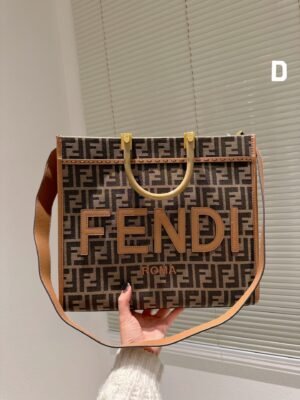 C42447E9-A80A-A6C3-E098-A7B506BA936B.jpg Fendi Sunshine Medium