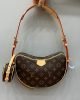 C45400D3-5AFF-8340-0F94-E294C275B984.jpg Louis Vuitton Monogram Canvas Croissant MM M46828