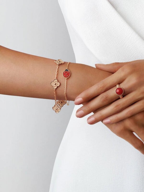 C715BBDC-C975-563F-23F2-A5B1673AAE30.jpg Vintage Alhambra bracelet, 5 motifs