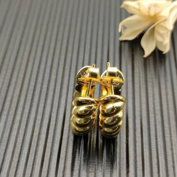 C7DCC961-32DF-648E-1092-EE3300D5386A.jpg Sculpted Cable Shrimp Earrings 18K Yellow Gold , 20.5mm