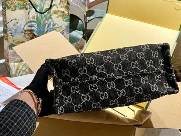 C88AB281-FE54-378B-89B2-49A20043BA6E.jpg Ophidia medium tote bag