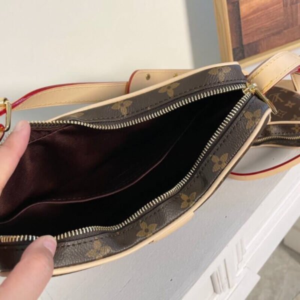 CC2049DA-6249-4F50-85EB-3C0B3C23804E.jpg Louis Vuitton Monogram Canvas Croissant MM M46828