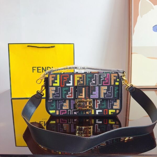 Fendi Baguette Medium - WHITE