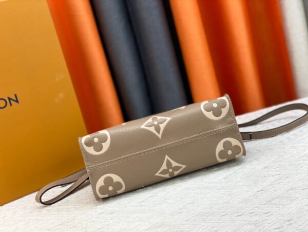 Louis Vuitton OnTheGo East West M23641