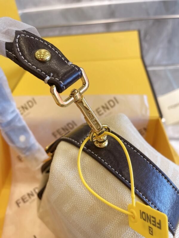 D75474F5-8915-F526-183D-9346FF327506.jpg Baguette Bag