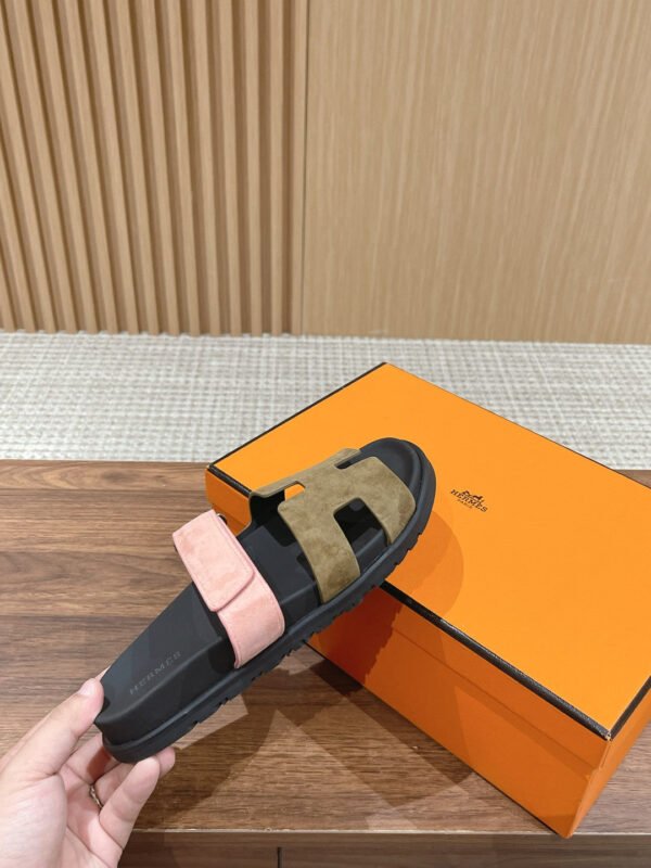 DC4871DC-D758-3BB0-FB6D-E909A815F605.jpg Hermes Unisex Chypre Sandal