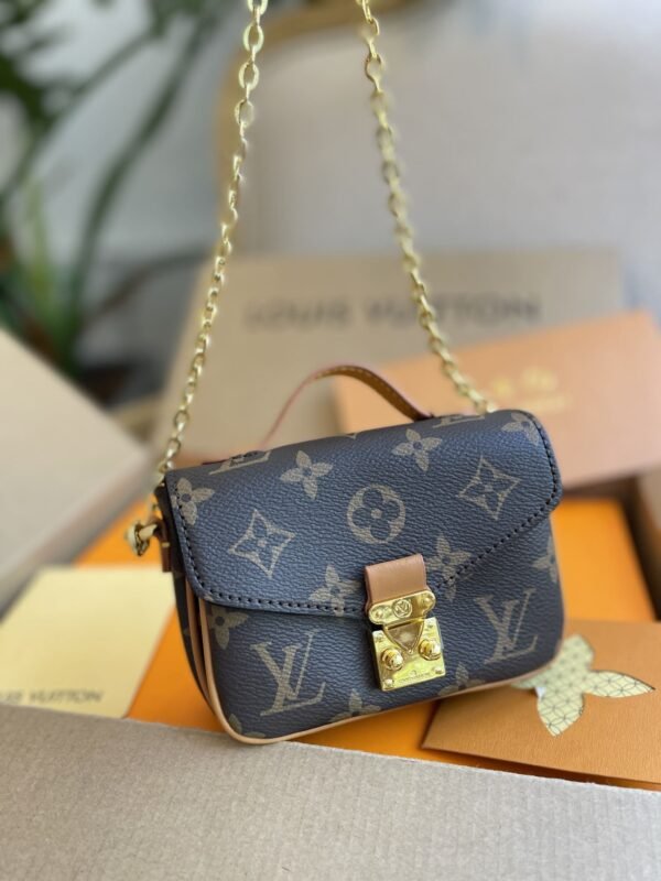 DE74CA77-9CDA-BA03-4C53-BA76F3E45483.jpg Louis Vuitton MICRO MÉTIS Chain Bag M81267
