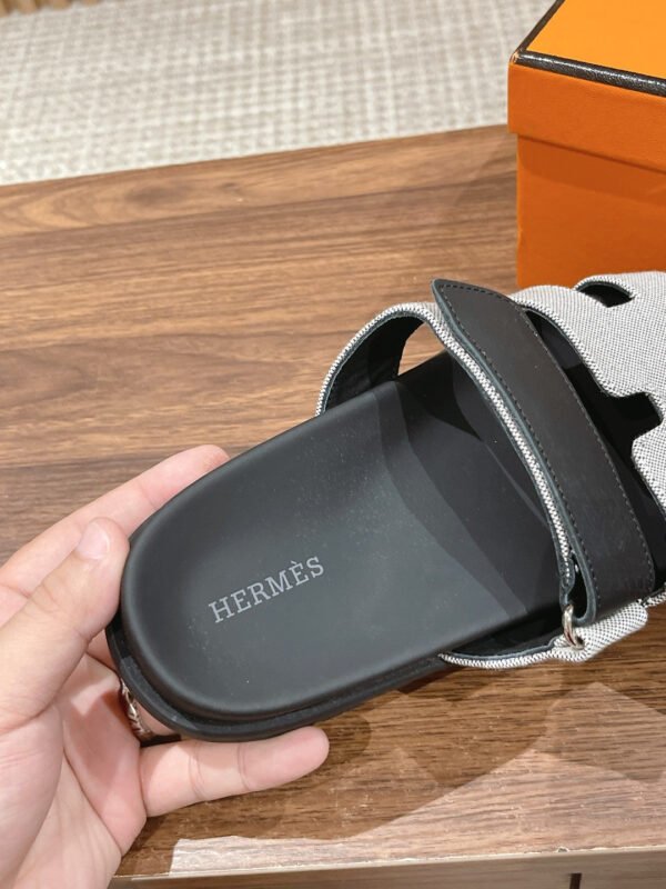 DFEF9D9A-8F35-6C08-CCA3-8F3019C2DD72.jpg Hermes Unisex Chypre Sandal