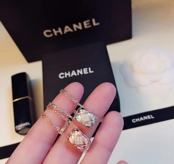 E0949339-9E67-118B-C2C3-62C08195FAFA.jpg jewelry60