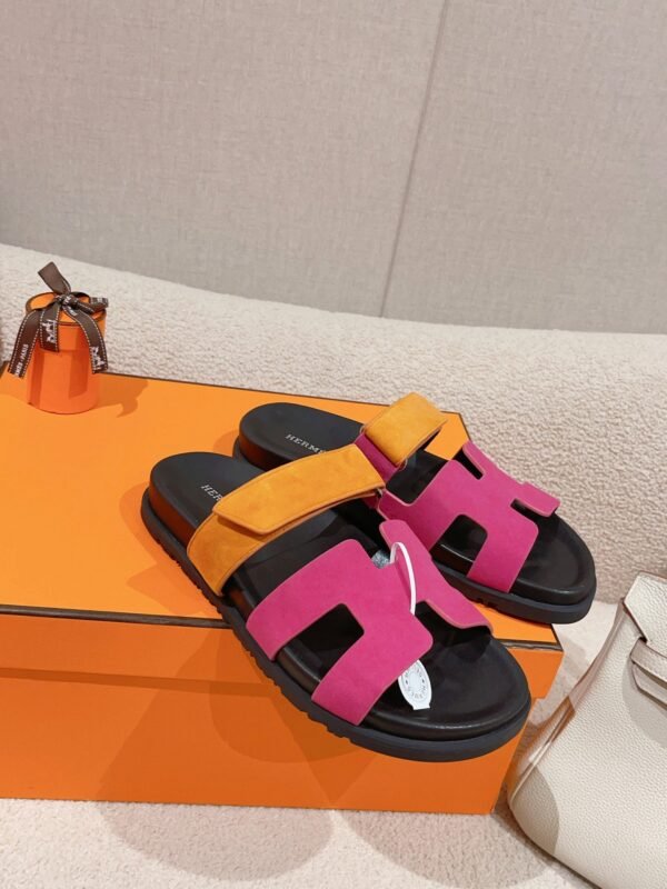 E393FAB3-14C1-4B44-0D16-333248FB9F33.jpg Hermes Unisex Chypre Sandal