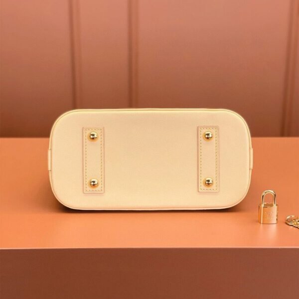 E69ECB65-511A-7531-B01C-DB8F17784D7B.jpg Louis Vuitton Alma BB M46990