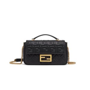 EA431043-78A8-BAF1-7A9B-8CC4199BBB1D.jpg Fendi Baguette Chain Midi