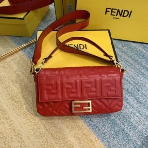 EA6CFA32-C814-D1F4-4C4A-9EB52FF09282.jpg Fendi baguette Bag