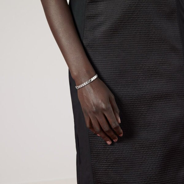 EBDEDE83-EFFC-3C69-60A3-1CB3EF26D162.jpg INTERLOCKING BRACELET