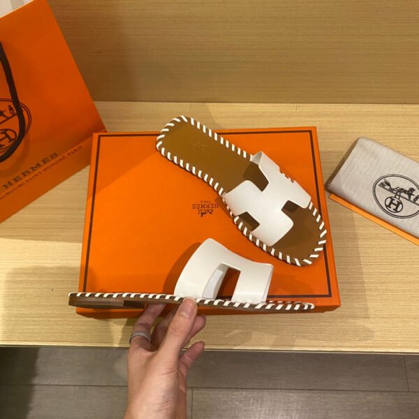 EBE7DB60-B621-830E-C9A2-865D8F76439C.jpg Hermes Women's Oran Sandal