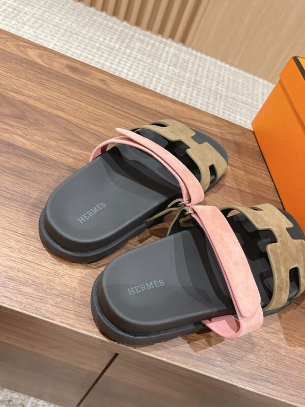 F19C1711-7319-A1FE-BC20-328E3D927282.jpg Hermes Unisex Chypre Sandal