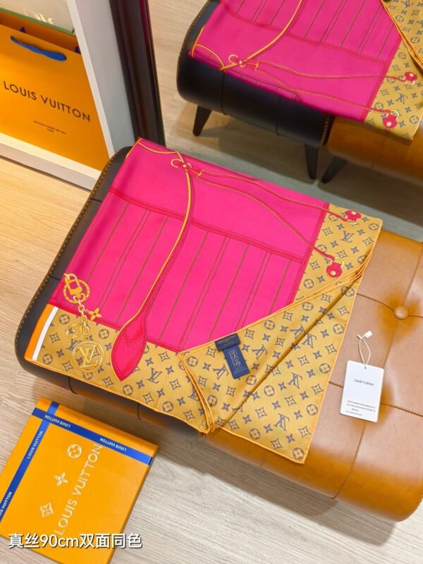 F1E30DBA-AC10-C30F-5DA1-BA69087ABDE1.jpg My Neverfull Square 90 M96258