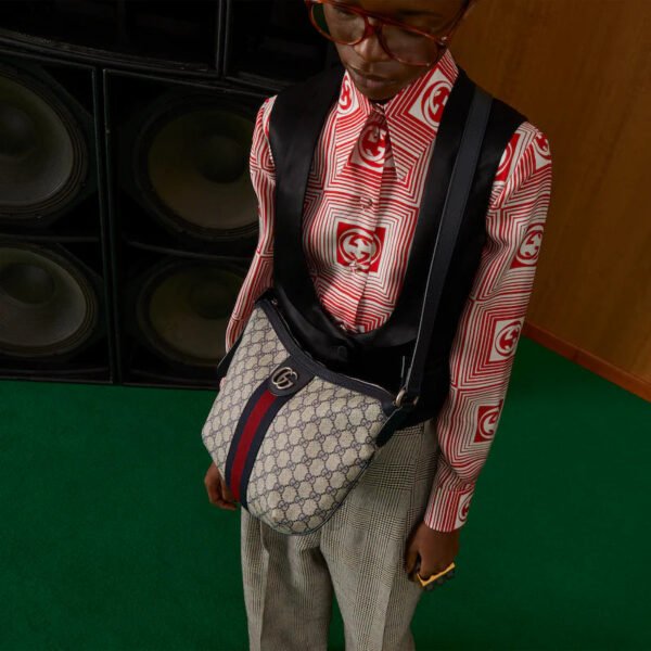 F32028C4-9FE2-E7B3-E1FD-93C075122290.jpg OPHIDIA SMALL SHOULDER BAG