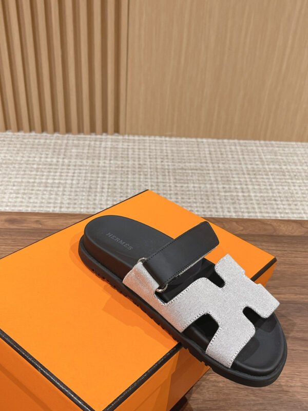 F761B21C-F7B6-AC58-AE9A-EEFD05582472.jpg Hermes Unisex Chypre Sandal