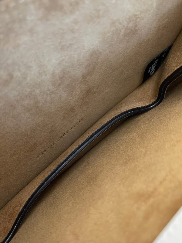 FC082A08-E4E8-07C5-FC46-6EF13C4F294C.jpg Fendi Touch Bag