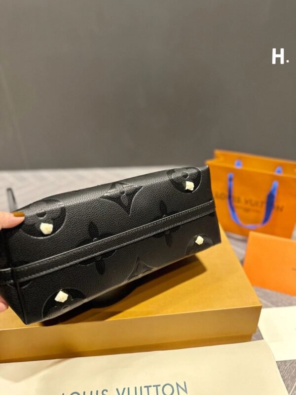 Louis Vuitton M46288 CarryAll PM