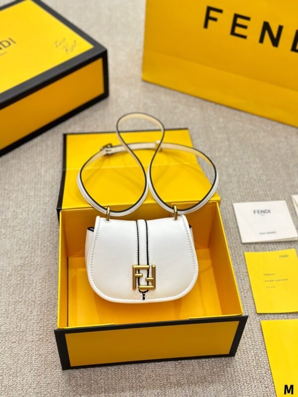 FF0DDC4D-DFDC-1F7B-602D-1EAF6D61C65F.jpg Fendi C'mon Nano - White