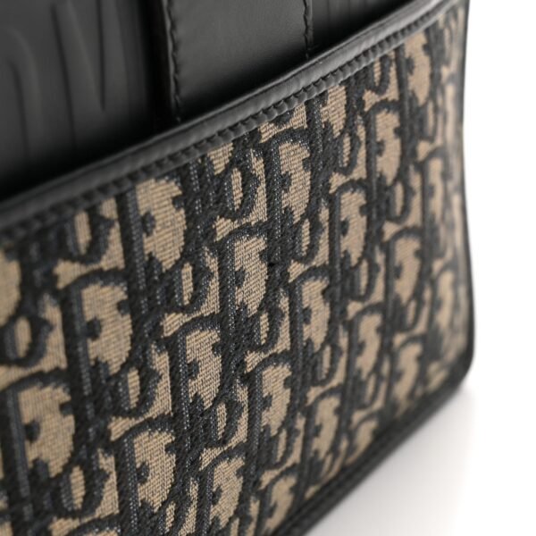 14b00b6cd8068dda80caeb6377100d3f.jpg Oblique 30 Montaigne Flap Bag Blue