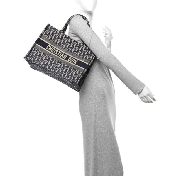 15cbb4860d040543586ff0d65e64b5f3.jpg Oblique Medium Book Tote Blue Multicolor