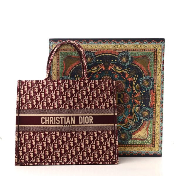 2c67e436979b9b2aa08af003ccdbb4f2.jpg Oblique Large Book Tote Burgundy Multicolor