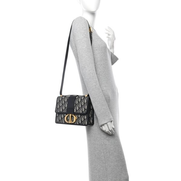 Oblique 30 Montaigne Flap Bag Blue