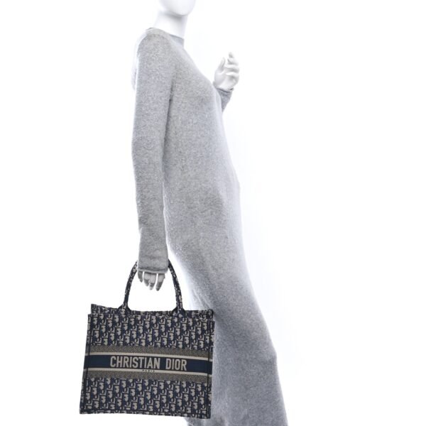 5060cb78a6c767989baf02571273c584.jpg Oblique Medium Book Tote Blue Multicolor