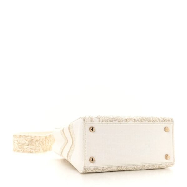 Canvas Around The World Stella Embroidered Medium Lady D-Lite White Gold