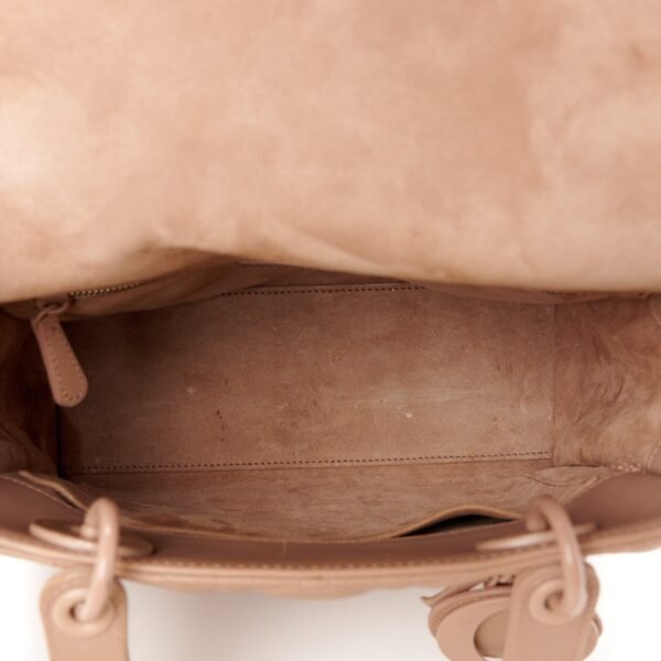 69b57f7bb429b20355df96b45c8c5989.jpg Ultra Matte Calfskin Cannage Medium Lady Dior Beige