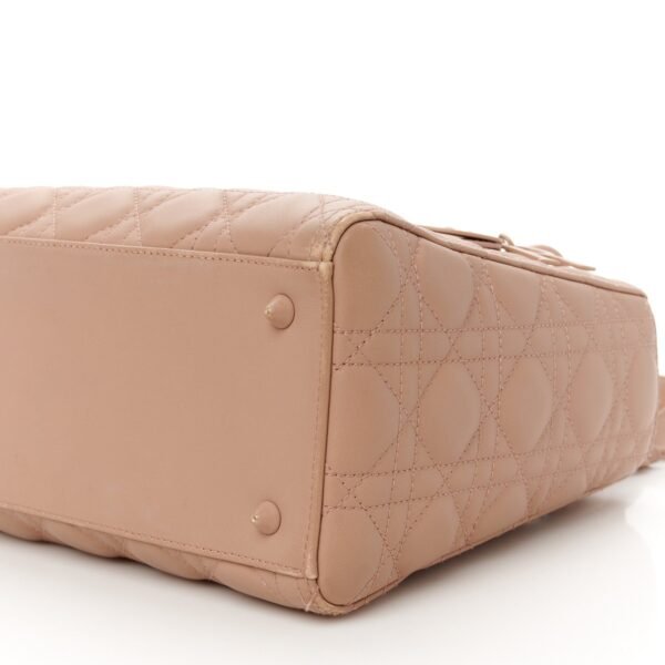 6f9cd80c6ca7512e059c0b1adf5173a7_4e6a16dd-a44b-4f6c-8ec3-29f15c32a382.jpg Ultra Matte Calfskin Cannage Medium Lady Dior Beige