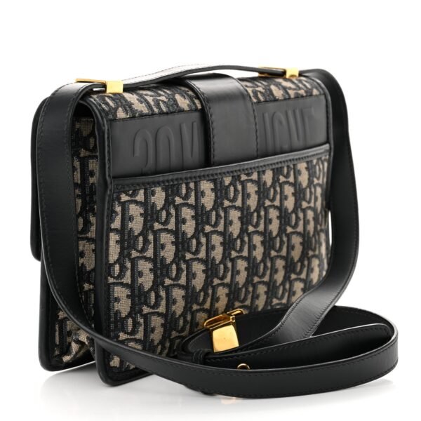 8ea58ac5b33ef24c82bae3c566ffce30.jpg Oblique 30 Montaigne Flap Bag Blue