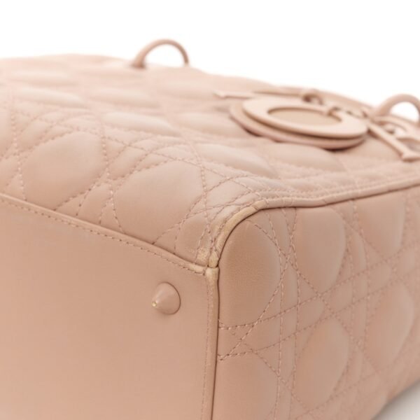 9b4f09897da01b3d880c69378b3e806b_c6948eb4-ccf8-4863-86a4-53a3ee768a10.jpg Ultra Matte Calfskin Cannage Medium Lady Dior Beige