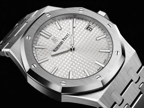 Audemars Piguet Royal Oak Selfwinding Silver 15500ST.OO.1220ST.04