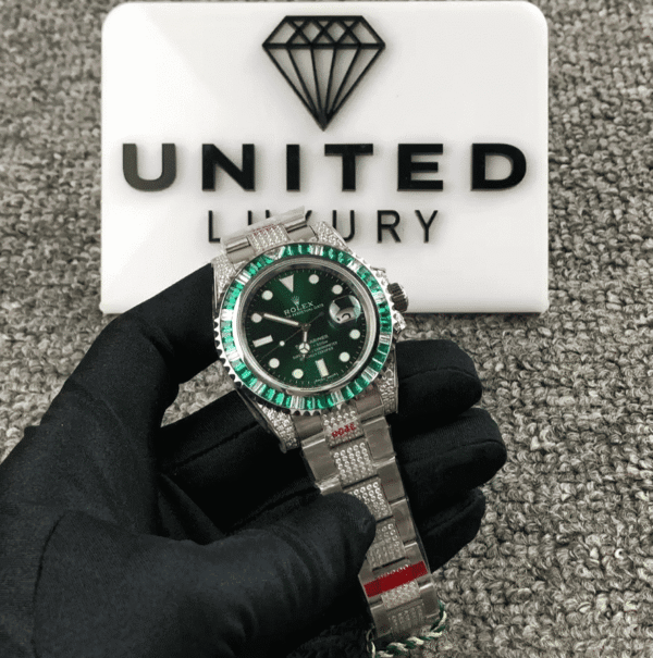 Rolex Submariner 116610LV “Hulk Iced Out” Premium Replica 1:1
