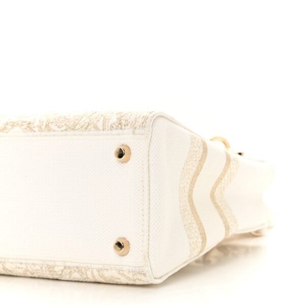 Canvas Around The World Stella Embroidered Medium Lady D-Lite White Gold