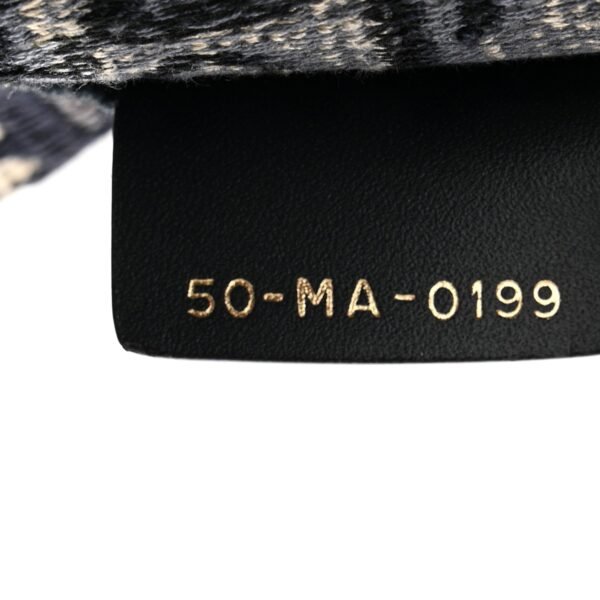 a31863fb0c340b35b4281eac11df6c33.jpg Oblique Medium Book Tote Blue Multicolor