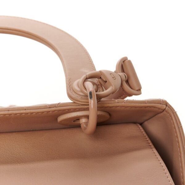 a820caa062f08a1c35e27ce101608faf.jpg Ultra Matte Calfskin Cannage Medium Lady Dior Beige