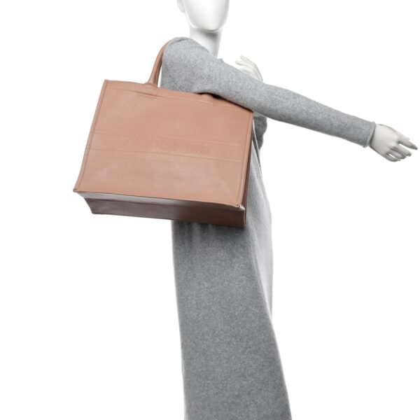 a83eb0f2d7862b06fd24899a783cb092.jpg Calfskin Embossed Large Book Tote Rose de Vents