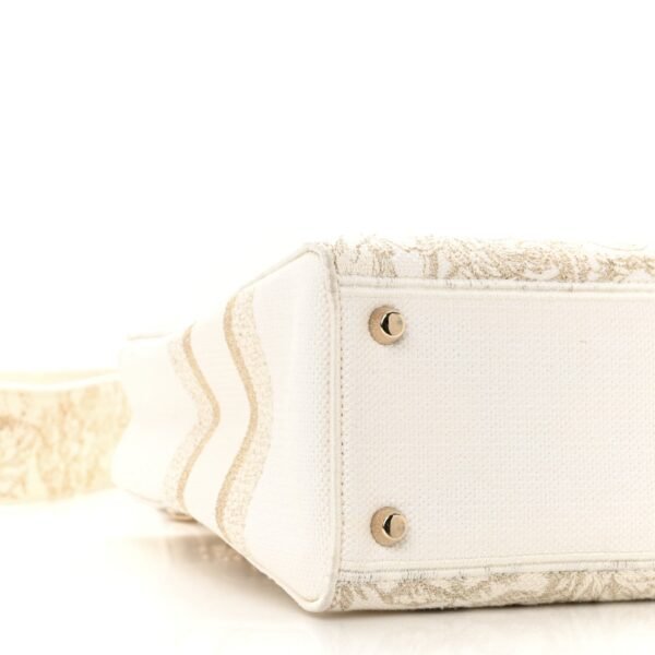 Canvas Around The World Stella Embroidered Medium Lady D-Lite White Gold