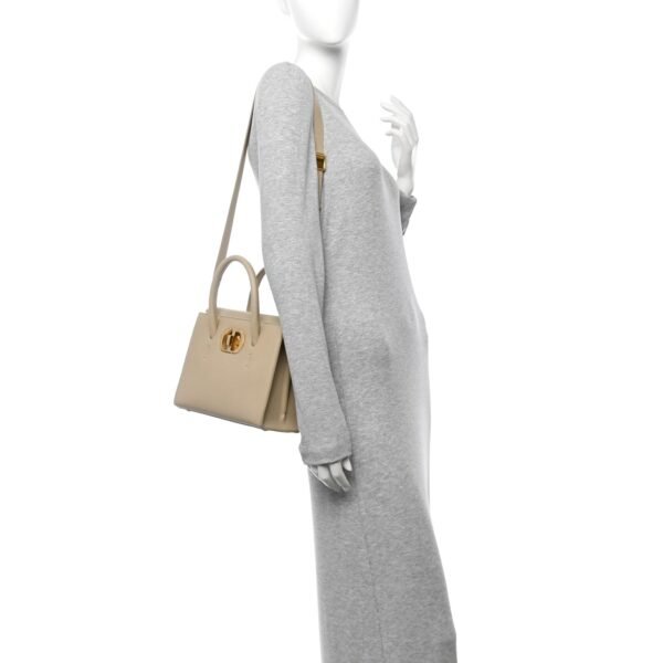 d726b9eeef10cfed81bac62585989fec.jpg Grained Calfskin Medium St. Honore Tote Beige