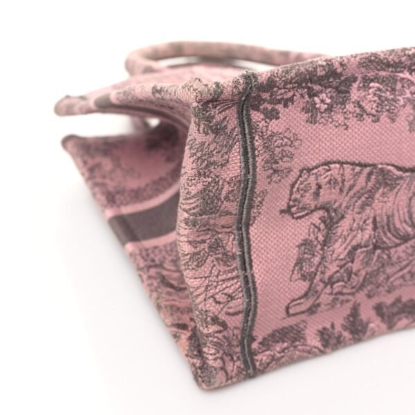 da8bc4063d1cf1db0b227e57a33176b6.jpg Canvas Embroidered Small Dioriviera Toile De Jouy Book Tote Pink