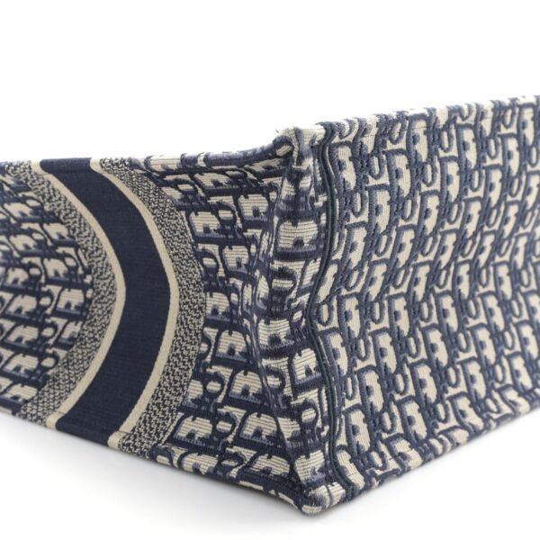 db9e6c74c656e5bd230e9a2a3400aefb.jpg Oblique Medium Book Tote Blue Multicolor